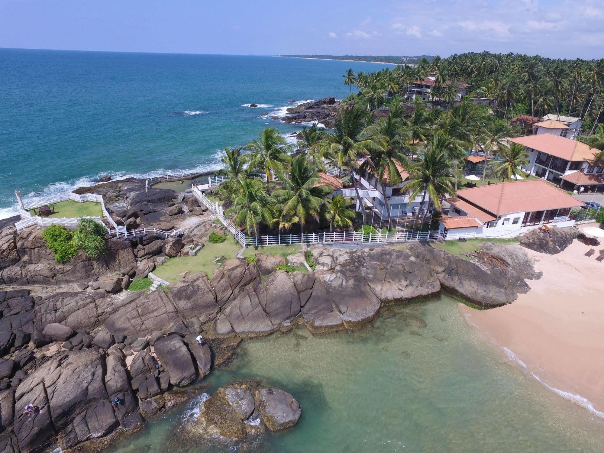 White Villa Resort อาฮังกัลลา ภายนอก รูปภาพ